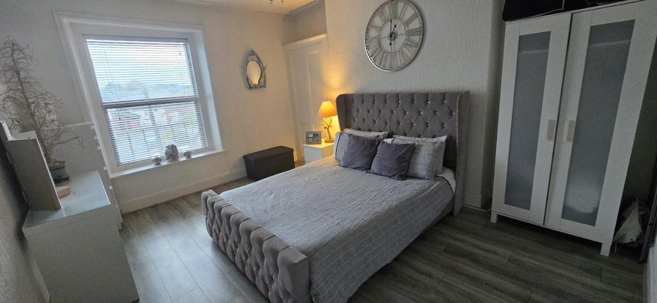 Harbour View Apartment Rhôs-on-Sea Exterior foto