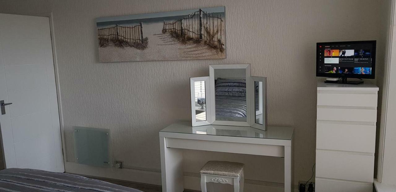 Harbour View Apartment Rhôs-on-Sea Exterior foto